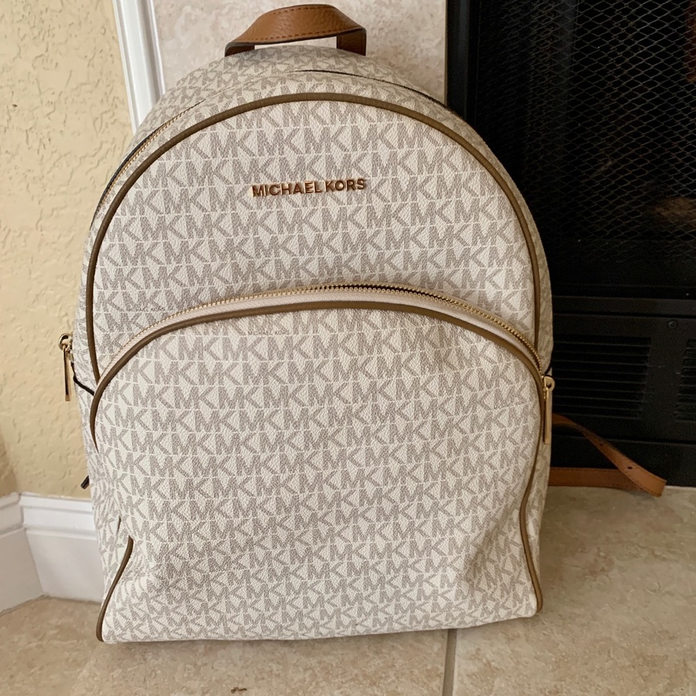NWT Michael Kors Signaure Cream Abbey Backpack